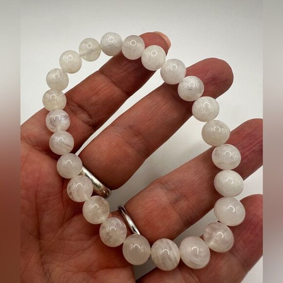 Stunning 8mm genuine Moonstone beaded stretchy bracelet! - Picture 5 of 7